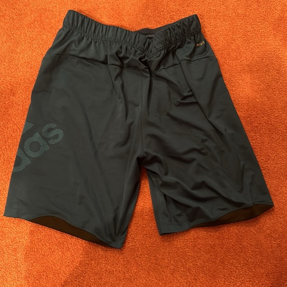 Adidas shorts size medium - Picture 3 of 3